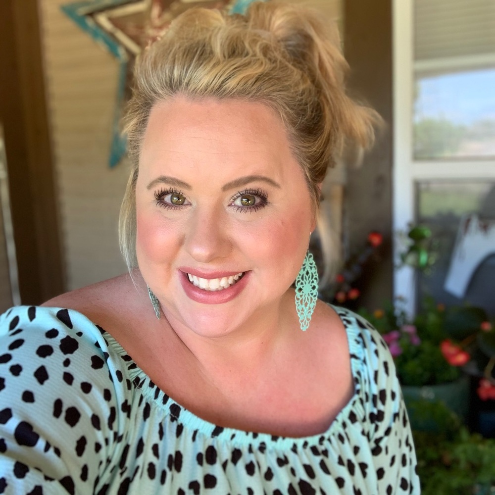 Meet your Posher, Angela